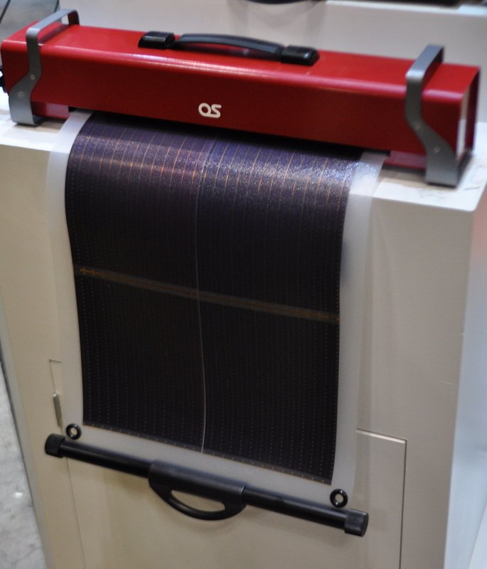 巻取充電式式太陽電池