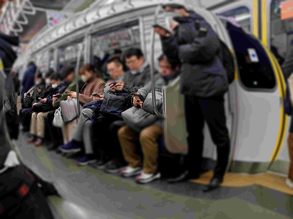 スマホに沈む帰り道