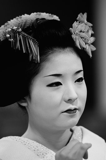 【質】　舞　妓