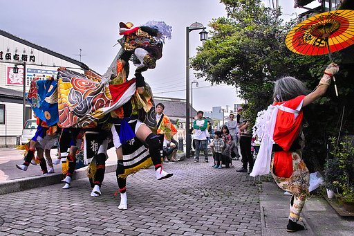 【質】　旧新湊獅子舞