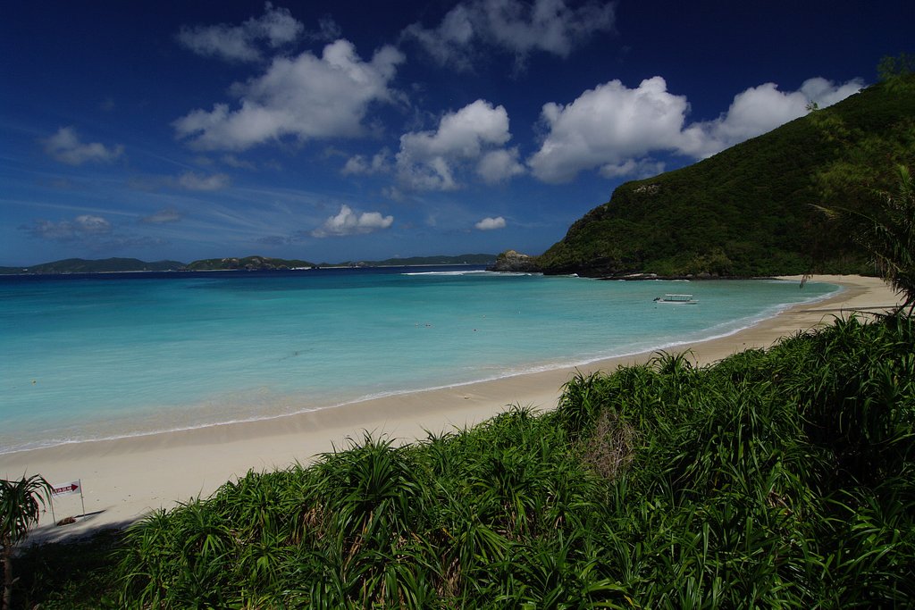 青い海と白い砂浜