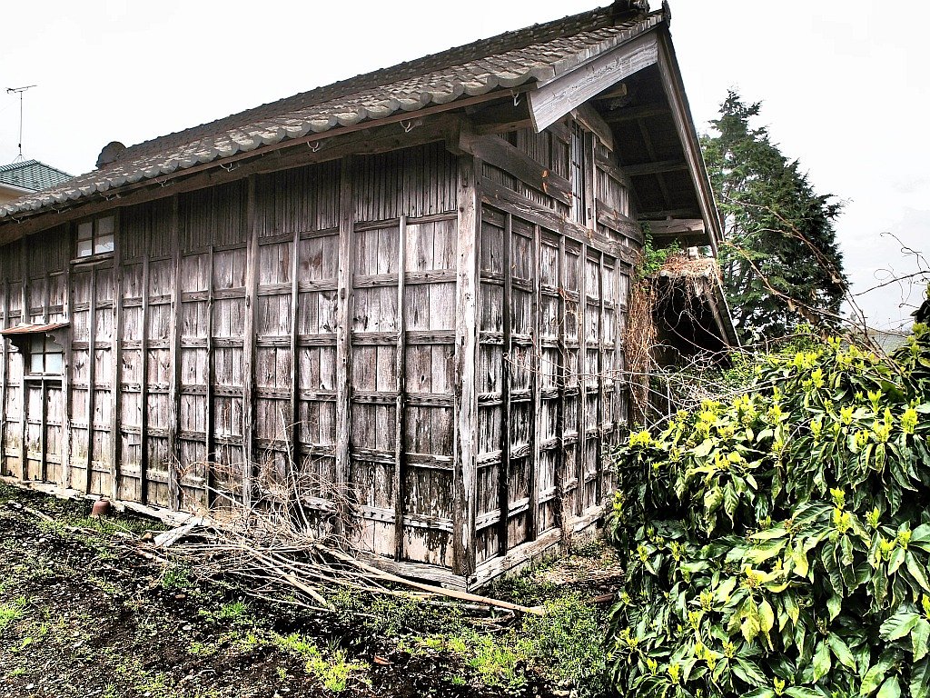 古い家屋には…