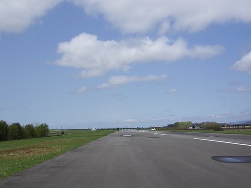 この先は空港