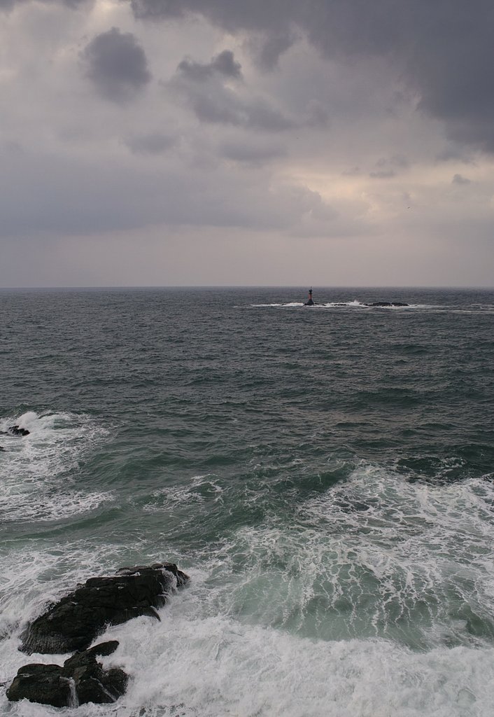 鉛色の空　庄内浜