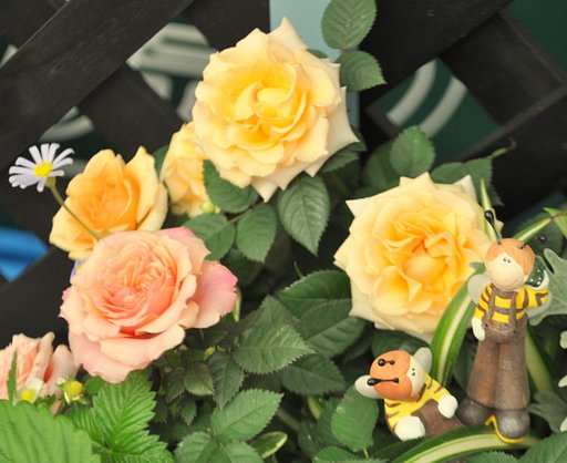 [睦]薔薇と蜂