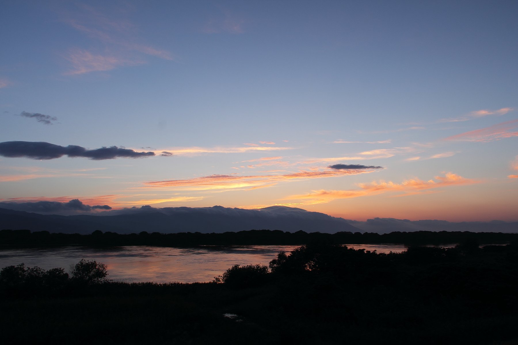 夕映えの西空