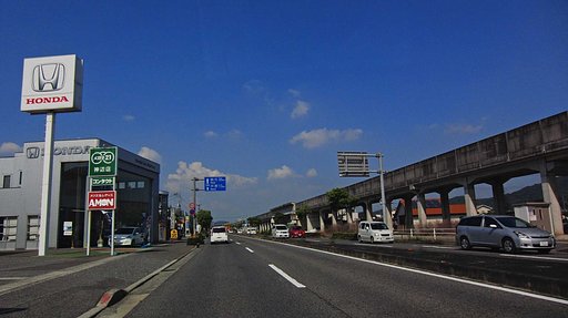 夏空の国道