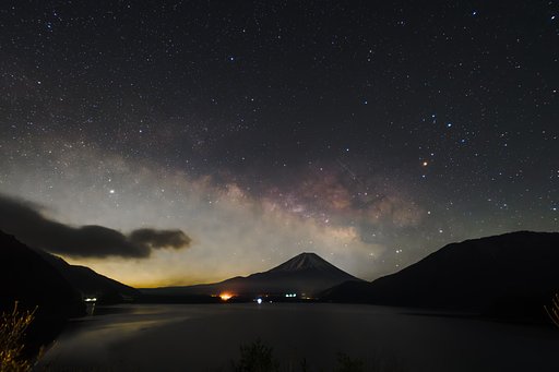 富士山の上に傾く銀河　再現像版