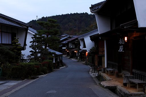 薄暮の町並