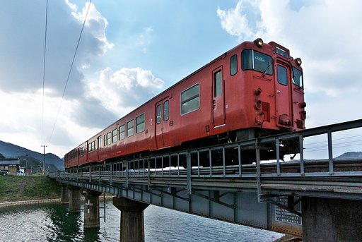 【この色　好き！】キハ47が鉄橋通過