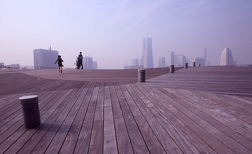 横浜大桟橋の午後